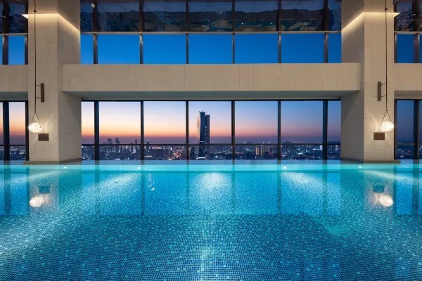 【深圳南山深鐵皇冠假日酒店/Crowne Plaza Shenzhen Nanshan】深大地鐵上蓋 自助餐/套票/交通詳情 8 深圳南山深鐵皇冠假日酒店泳池