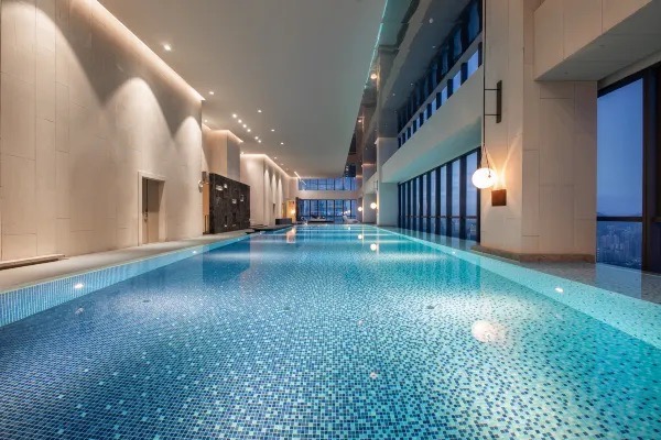 【深圳南山深鐵皇冠假日酒店/Crowne Plaza Shenzhen Nanshan】深大地鐵上蓋 自助餐/套票/交通詳情 9 深圳南山深鐵皇冠假日酒店泳池